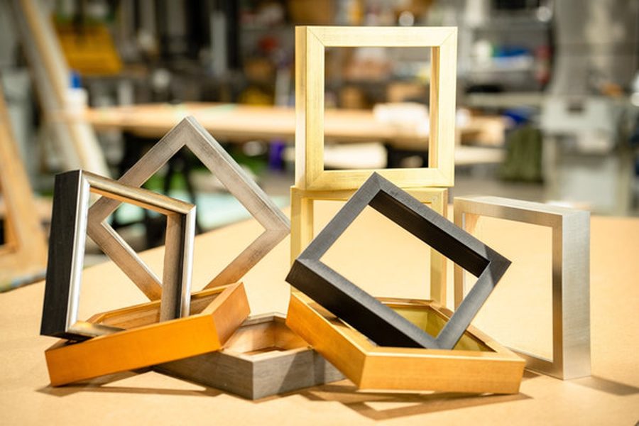 Picture frames in the Art and Mirror Framing workshop